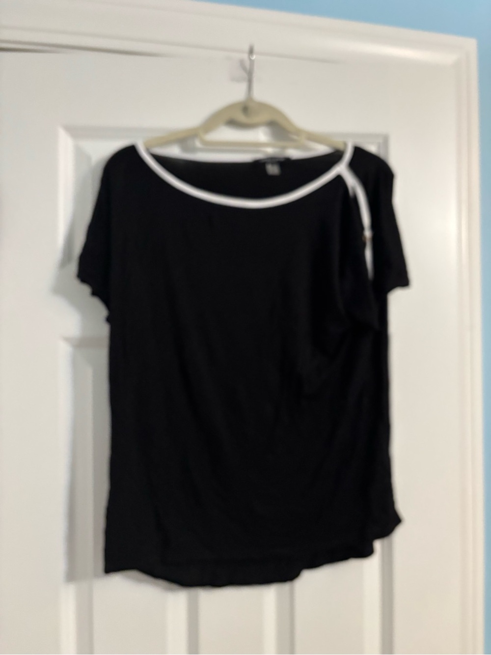 Cable & Gauge Black Short-Sleeve Top with White Neck Trim